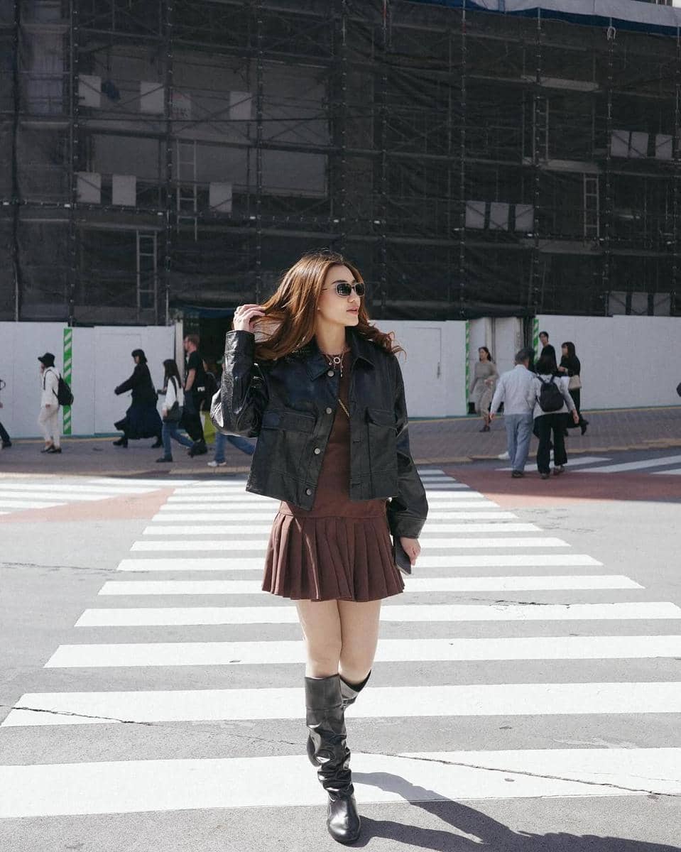 referensi outfit pakai mini dress ala Aaliyah Massaid