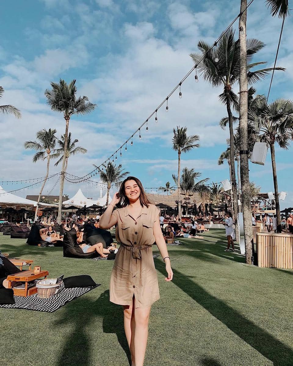 referensi outfit pakai mini dress ala Aaliyah Massaid