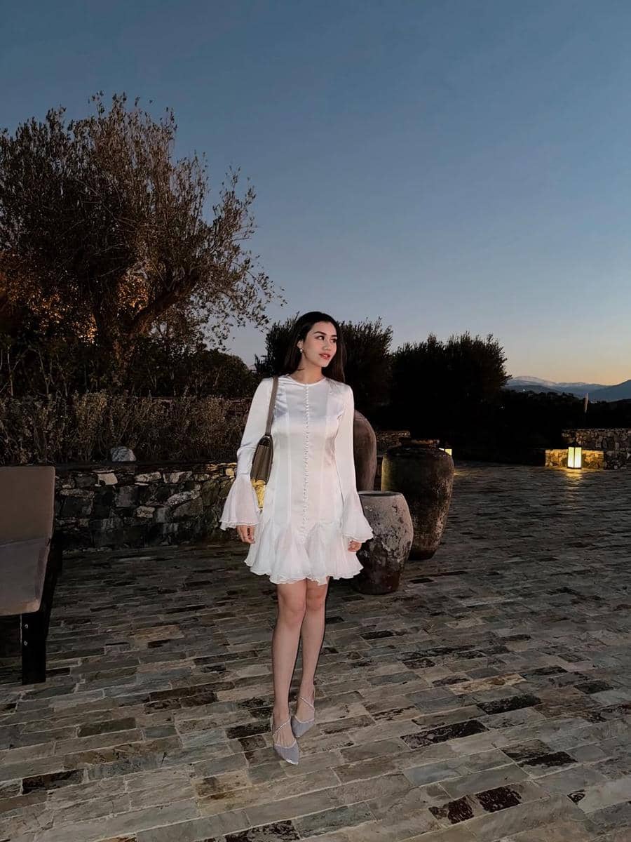 referensi outfit pakai mini dress ala Aaliyah Massaid
