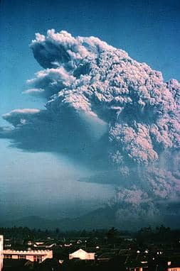 potret letusan Gunung Galunggung, Tasikmalaya, Jawa Barat di tahun 1982