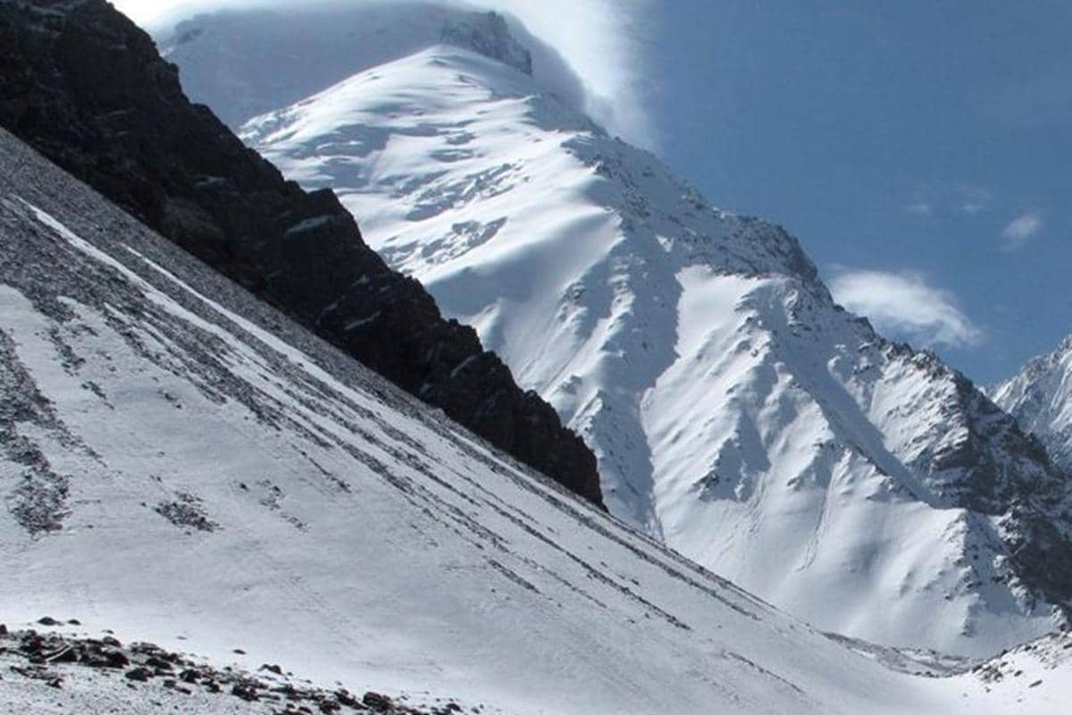 potret puncak gunung Noshaq