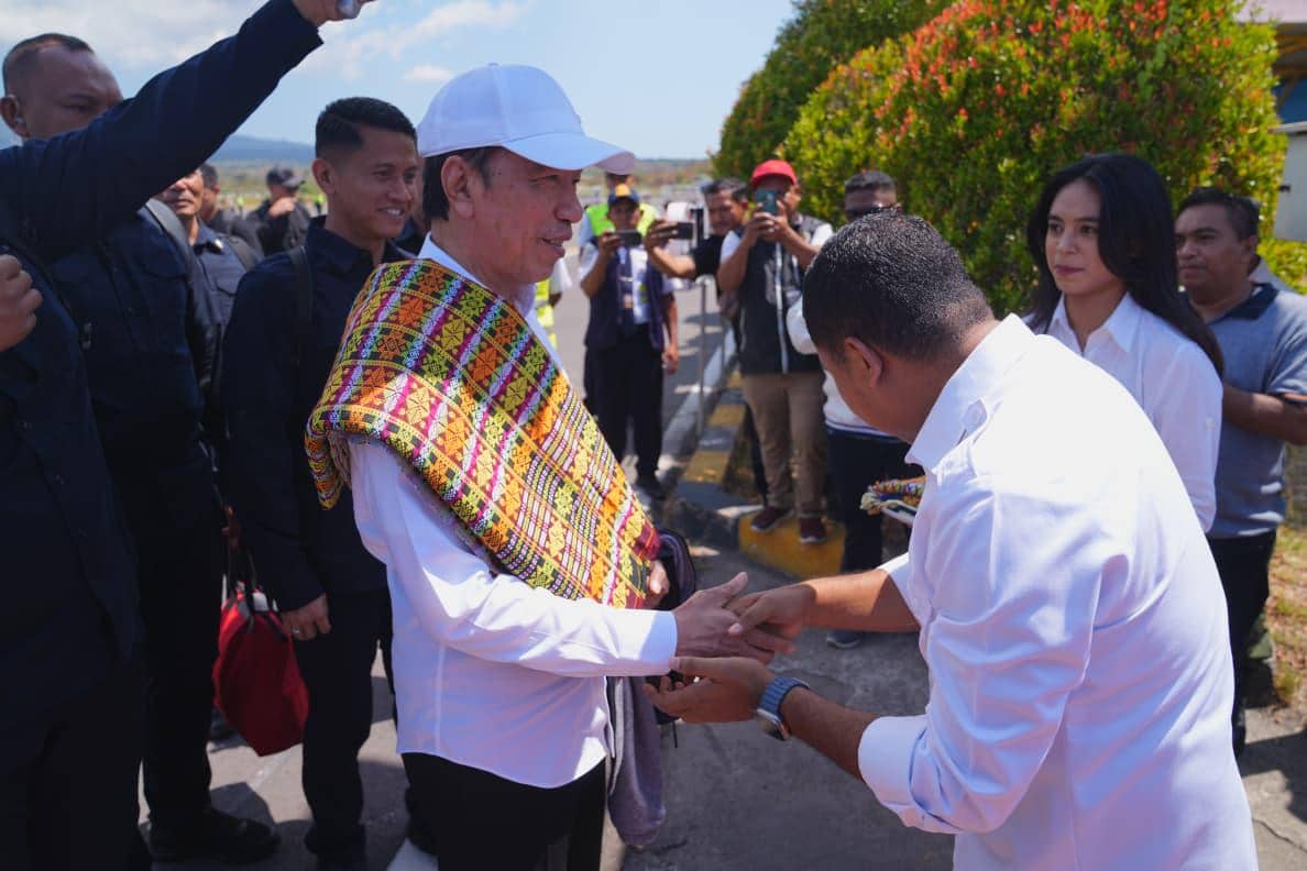 Jokowi di NTT, Kunjungi Warga Terdampak Gempa-Korban Penembakan KKB Papua