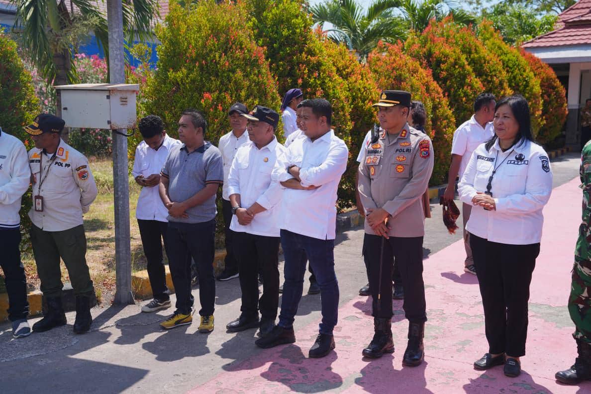 Jokowi di NTT, Kunjungi Warga Terdampak Gempa-Korban Penembakan KKB Papua