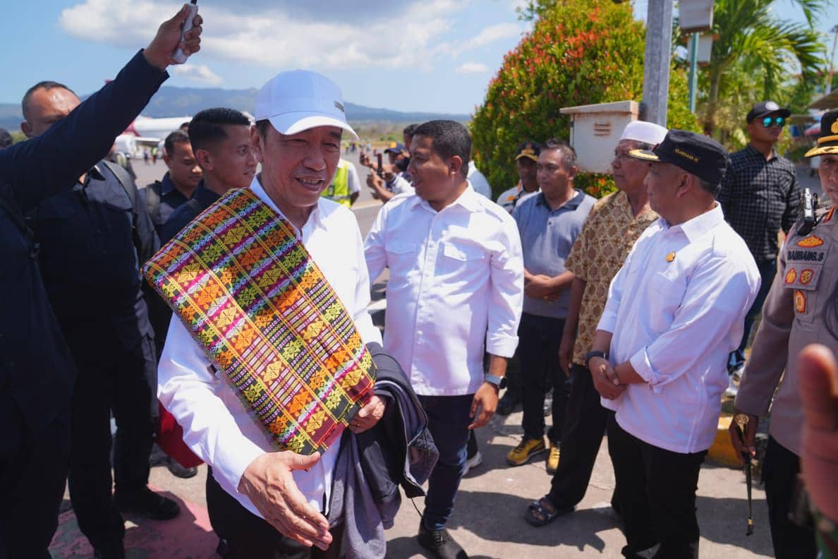 Jokowi di NTT, Kunjungi Warga Terdampak Gempa-Korban Penembakan KKB Papua