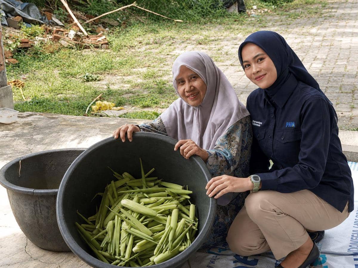 PNM Mekaar Buka Jalan Zulhaida Kembangkan Usaha Kerajinan Limbah