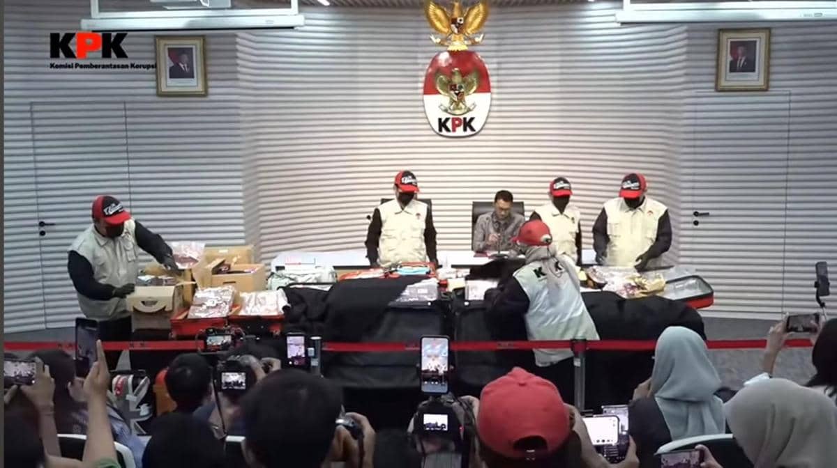 Barang bukti kasus dugaan korupsi HBG di Bogor yang didokumentasikan dalam tayangan Humas KPK melalui YouTube.