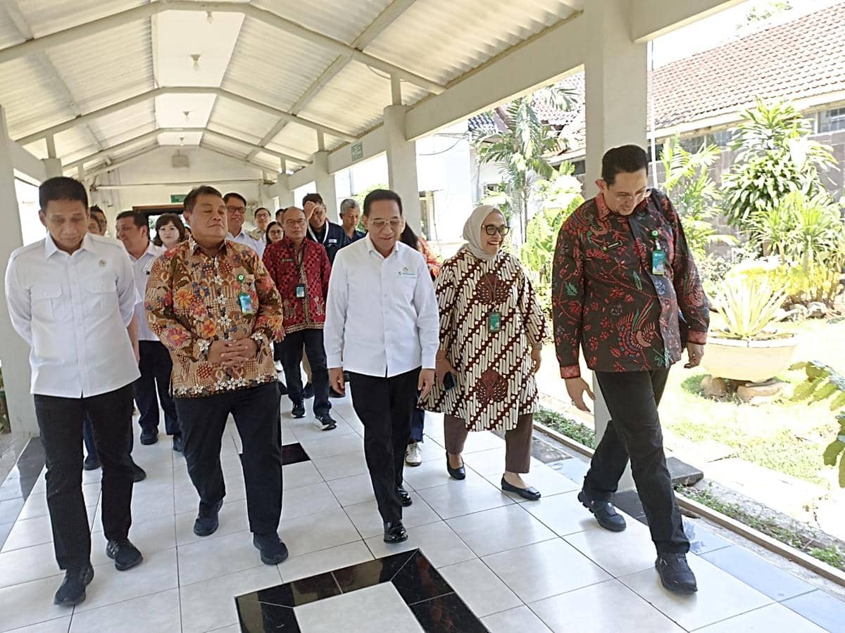 Wamenkes: Seluruh Puskesmas dan RSUD Direnovasi Mulai 2027