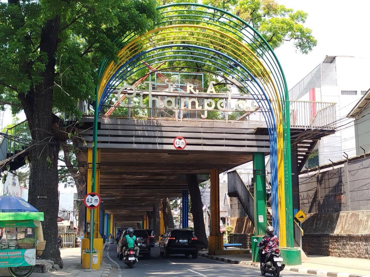 Sepuluh Tahun Jualan, Supadi Pasrah Teras Cihampelas Dibongkar