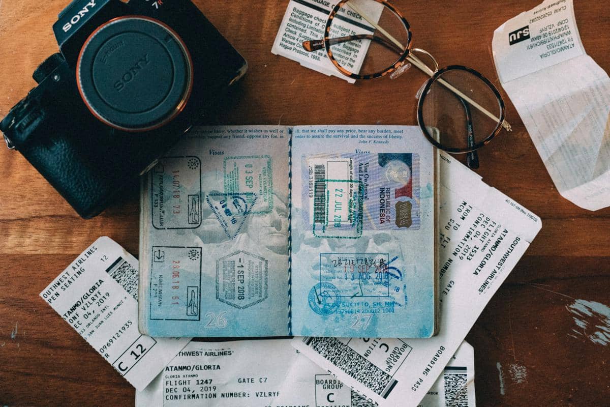 ilustrasi dokumen perjalanan (unsplash.com/Kit (formerly ConvertKit))