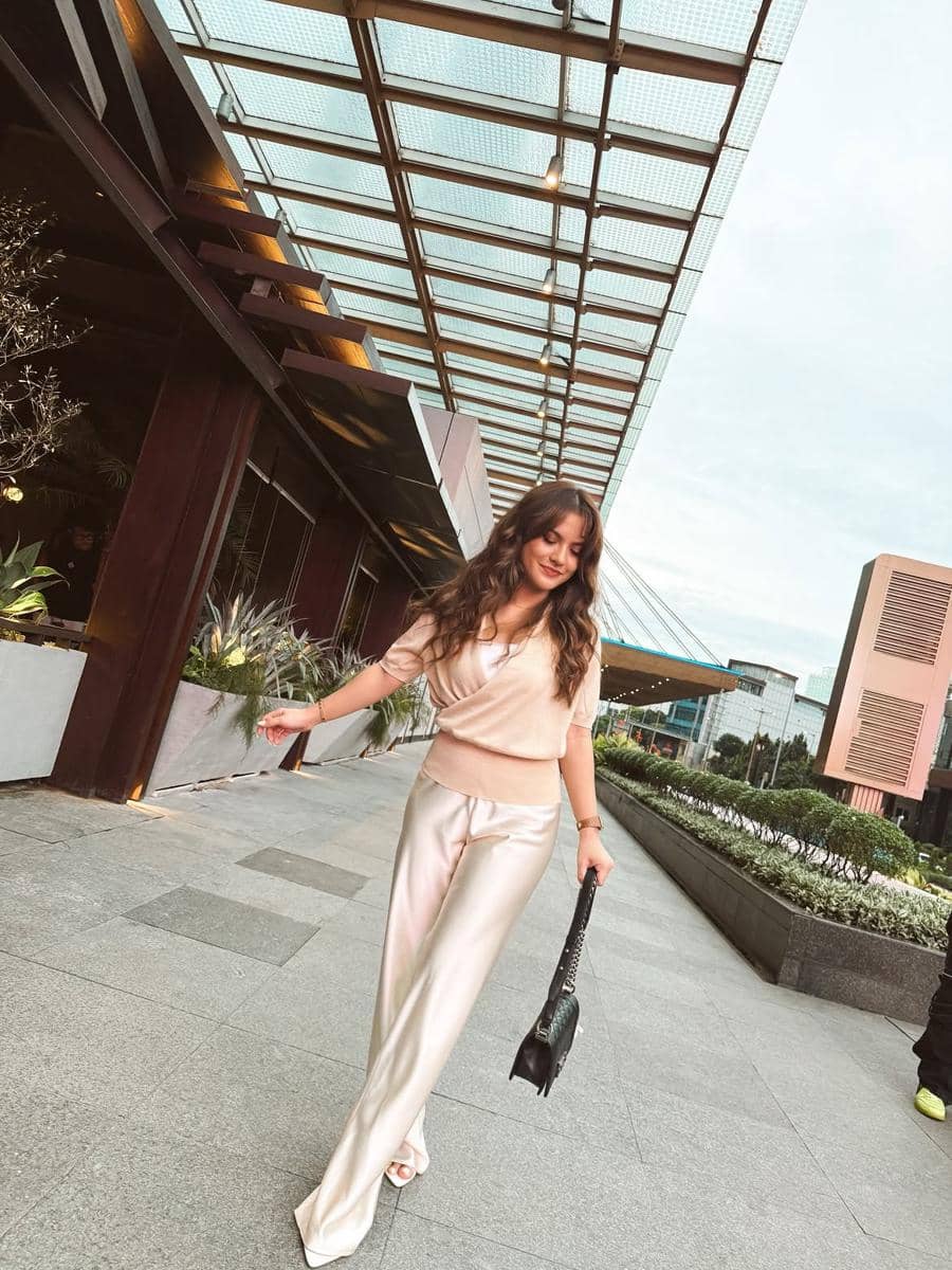 referensi outfit ke kantor ala Marsha Aruan