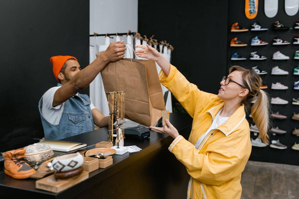Mau Buka Usaha Jastip Hand Carry? Kenali Dulu Risikonya