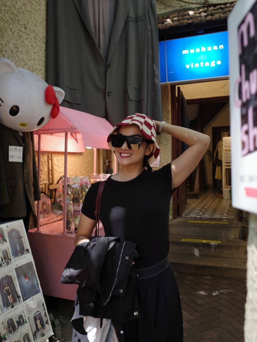 Ririn Ekawati jalan-jalan di Kota Shanghai