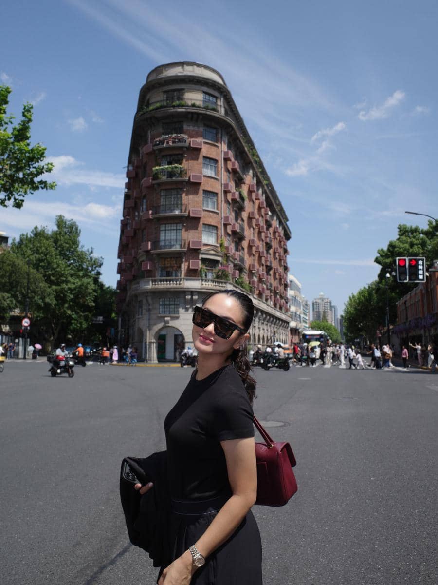 Ririn Ekawati jalan-jalan di Kota Shanghai
