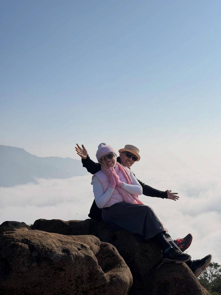 Geni Faruk dan keluarga liburan di Dataran Tinggi Dieng