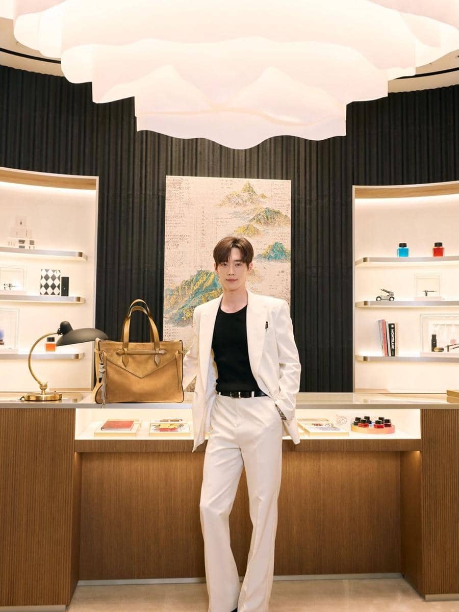 paduan outer untuk acara formal ala Seo Kang Joon