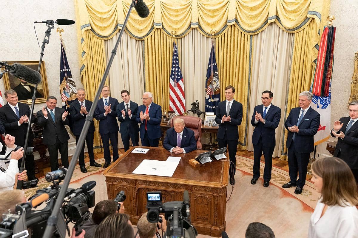 Presiden Amerika Serikat, Donald Trump, sedang menyampaikan pernyataan soal Abraham Accord di Gedung Putih pada 2020.