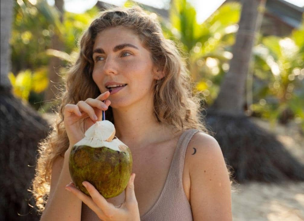 minum air kelapa