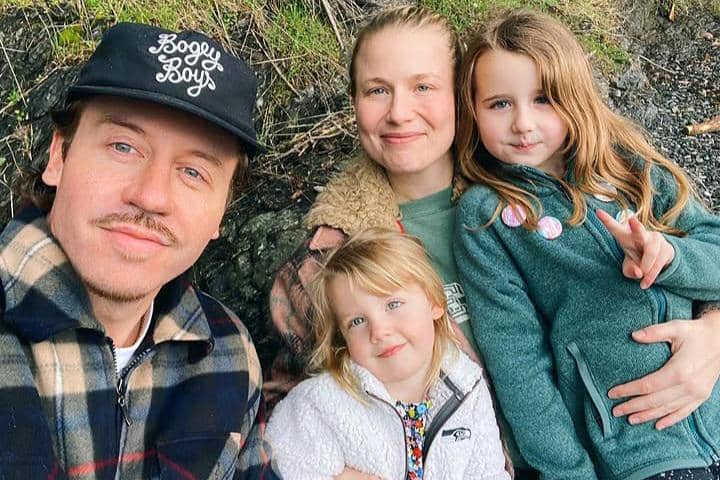 Macklemore bersama istri dan anak-anaknya