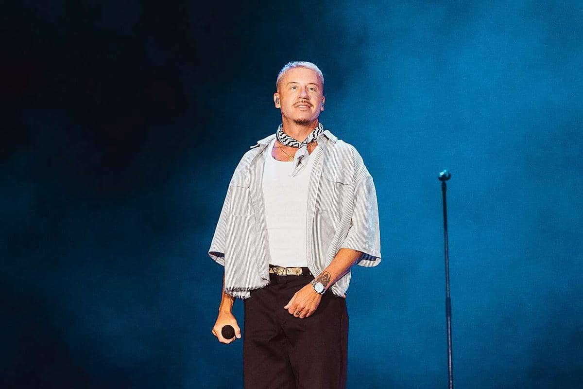 Macklemore di atas panggung Golden Coast 2026