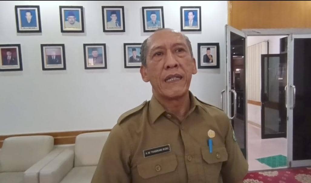 Potret Plt Kepala DLH Muba, Thabrani Rizki, dalam dokumentasi untuk pemberitaan lingkungan di Musi Banyuasin.