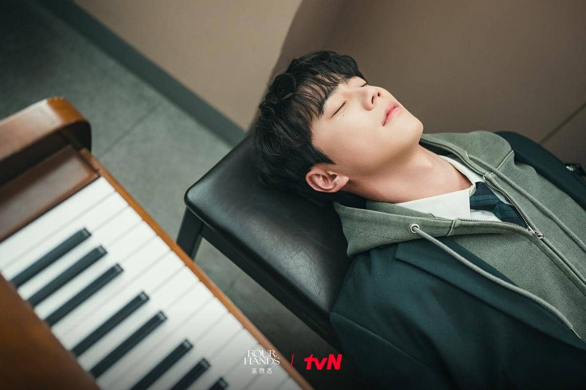 Lee Jun Young di Four Hands, Two Sonatas