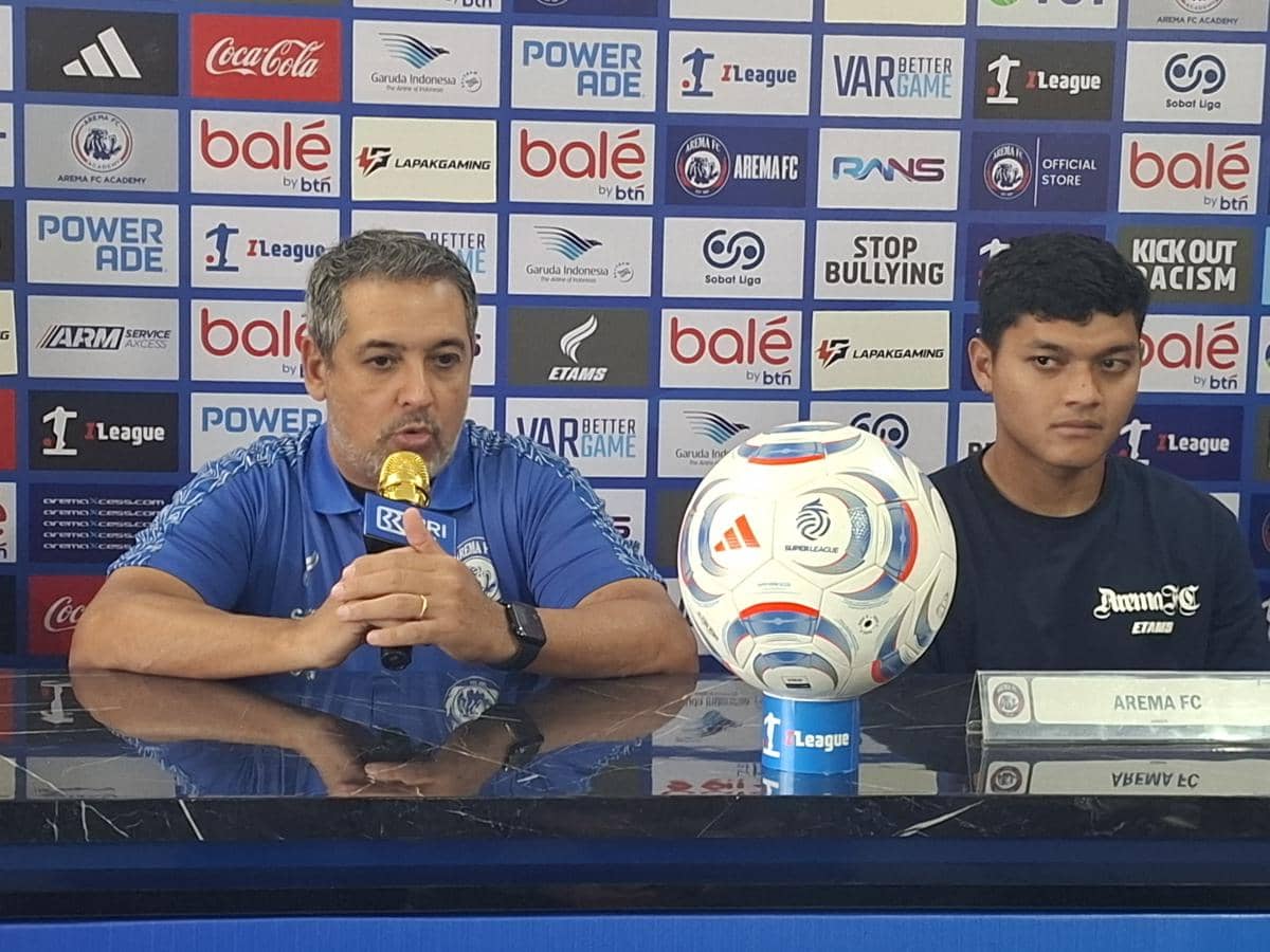 Potret pelatih Arema FC Marcos Santos, sosok yang memimpin tim sepak bola Arema FC dalam dokumentasi IDN Times.