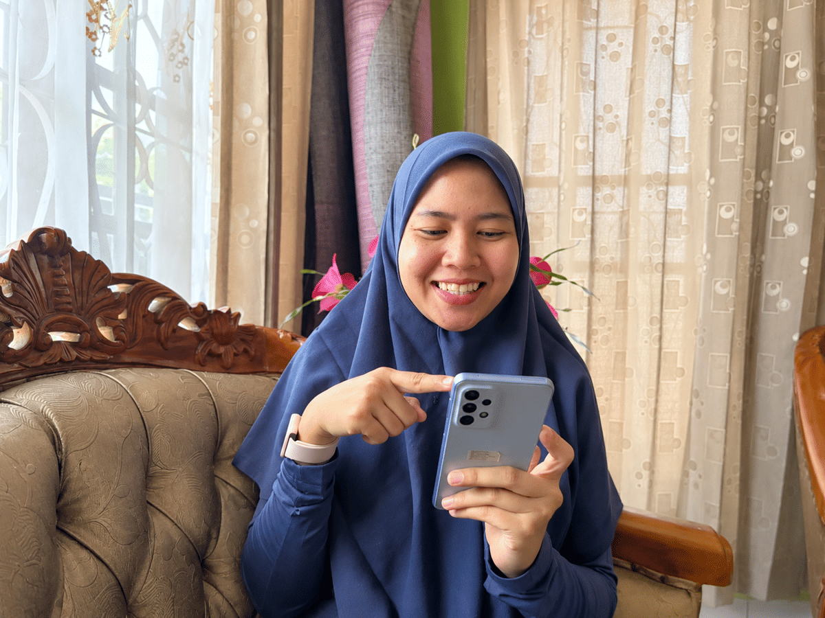 Rayhana dengan aplikasi DANA