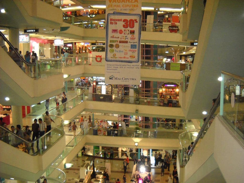 Potret Mal Ciputra, Jakarta Barat