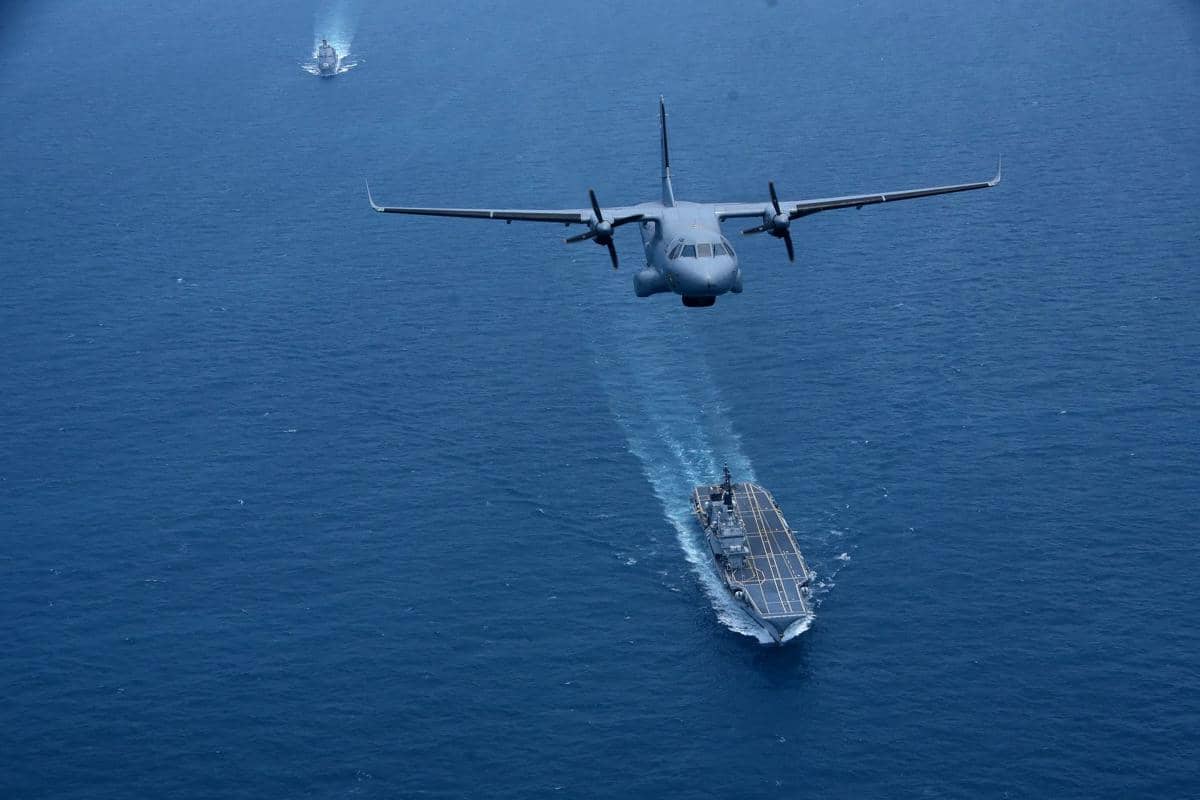 Gagah! 5 Foto Kapal Induk Garibaldi Masuk RI, Dikawal 2 KRI TNI AL