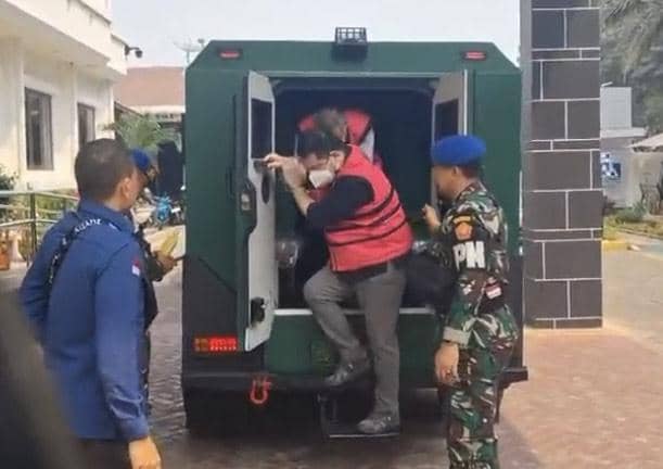 Kejagung Limpahkan Aseng dan 4 Tersangka Tambang Bauksit Kalbar ke Kejari Jakpus