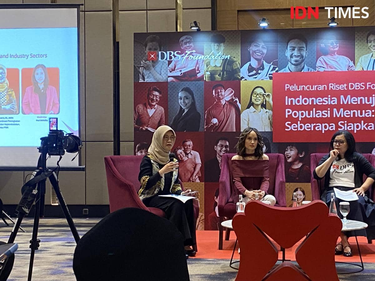 Woro Srihastuti Sulistyaningrum dari Kemenko PMK berbicara tentang pentingnya edukasi dan literasi bagi generasi muda.