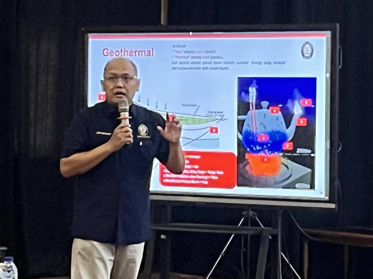 Ahli Geothermal Universitas Diponegoro (Undip), Prof. Agus Setyawan. (IDN Times/Anggun Puspitoningrum)