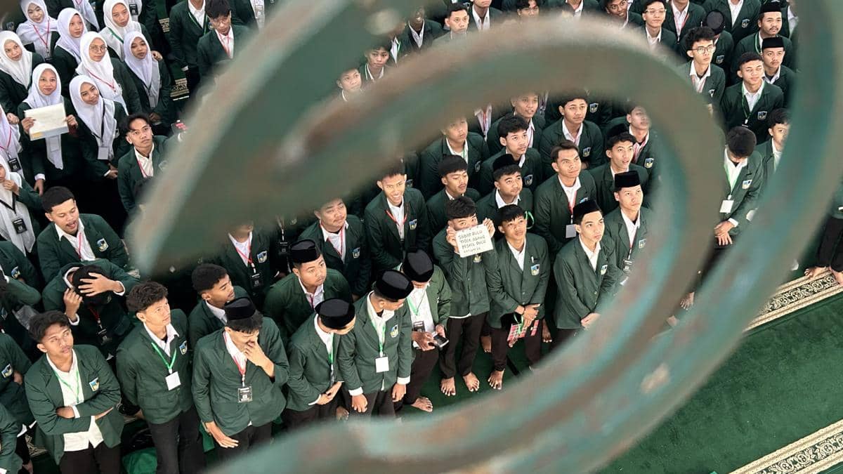Mahasiswa baru Fakultas Teknik Industri Universitas Muslim Indonesia (UMI) Makassar mengikuti Pekan Pesantren di Padang Lammpe, Pangkep, Kam