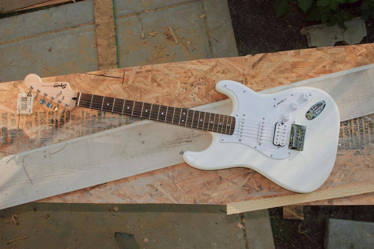 ilustrasi gitar elektrik