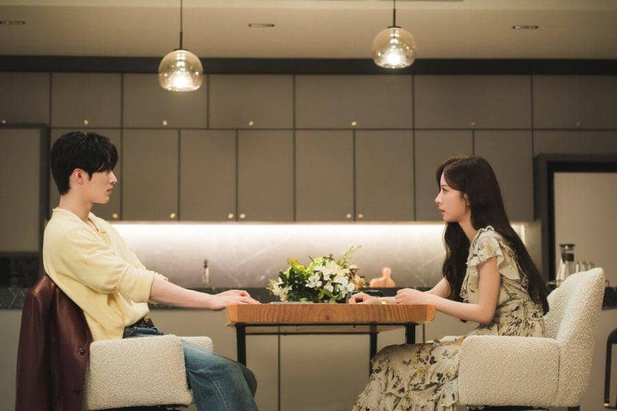 Still cut dari drama Korea Dive Into You, materi promosi resmi drama yang didokumentasikan oleh Channel A.