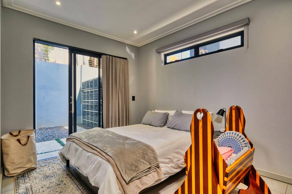 Hatel dengan fasilitas tempat tidur bayi
