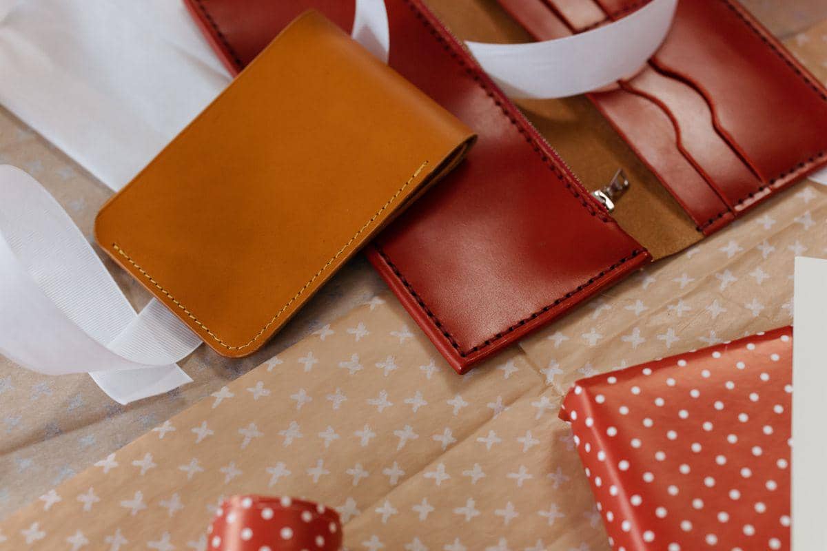 ilustrasi dompet kulit