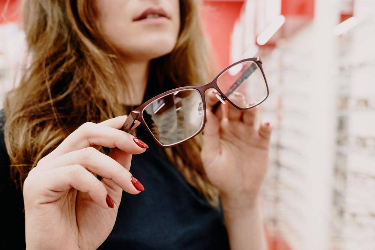 5 Cara Memilih Kacamata Berdasarkan Aktivitas, Sesuaikan Lensanya!