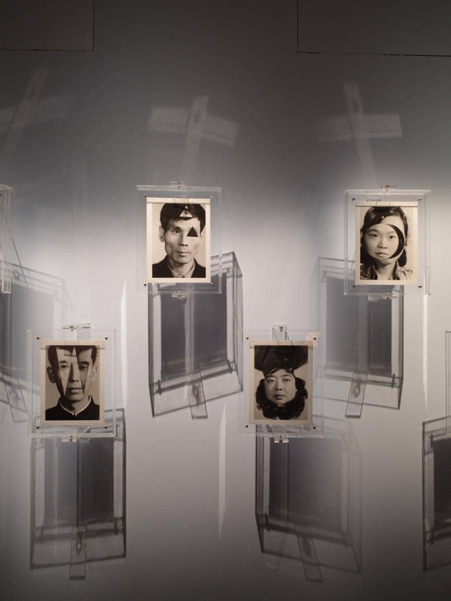 Ririn Ekawati mengunjungi pameran fotografi di Shanghai