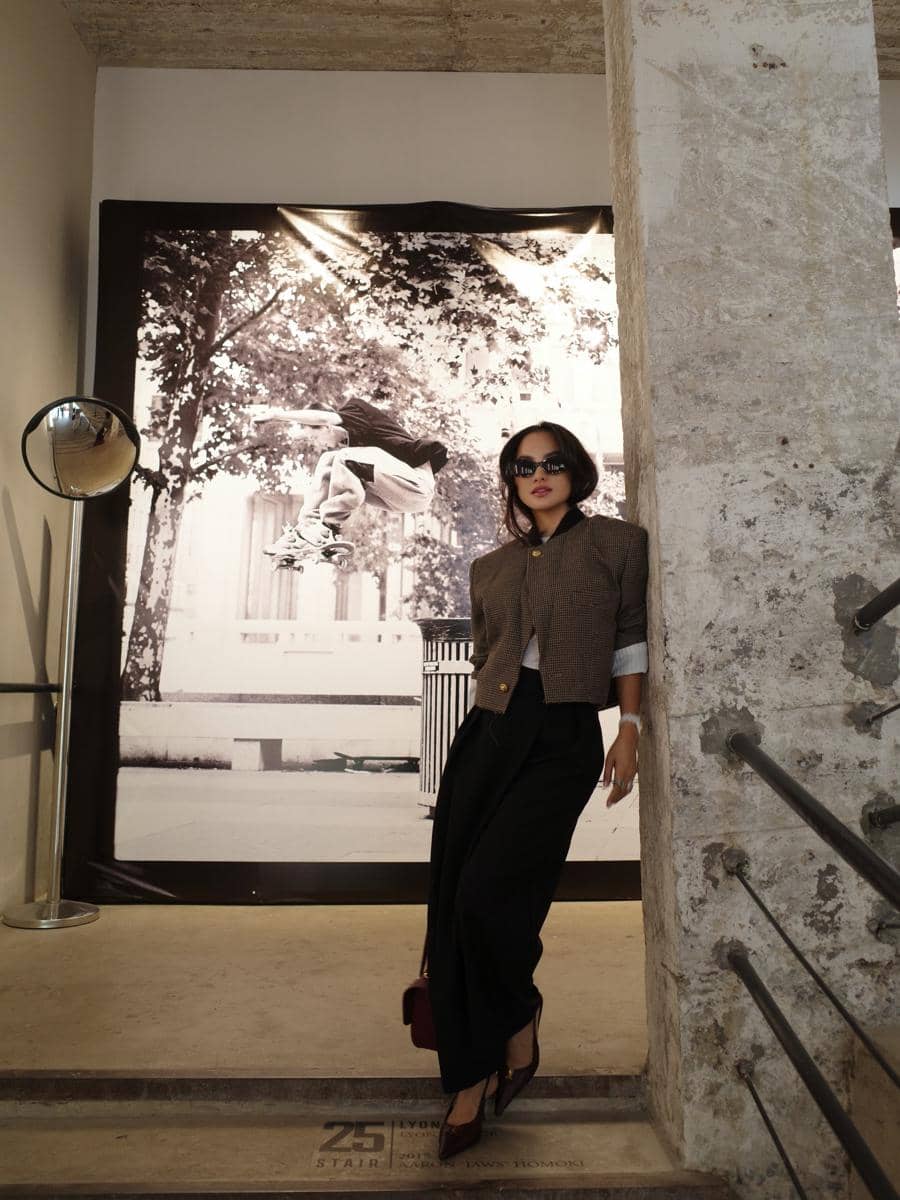 Ririn Ekawati mengunjungi pameran fotografi di Shanghai