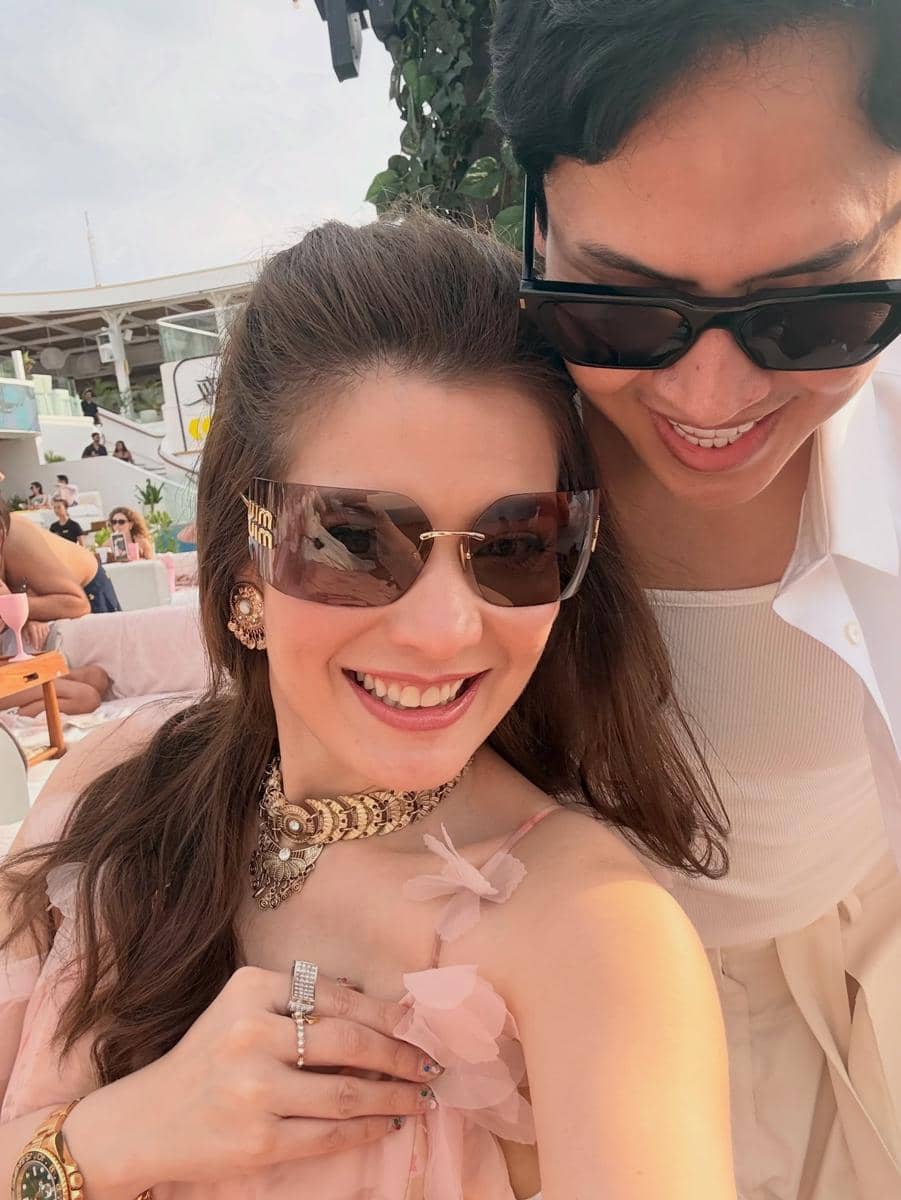 Carissa Puteri tampil bergaya saat merayakan ulang tahun ke-42 dalam unggahan Instagram pribadinya.
