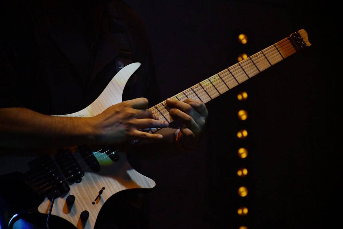 ilustrasi gitar elektrik
