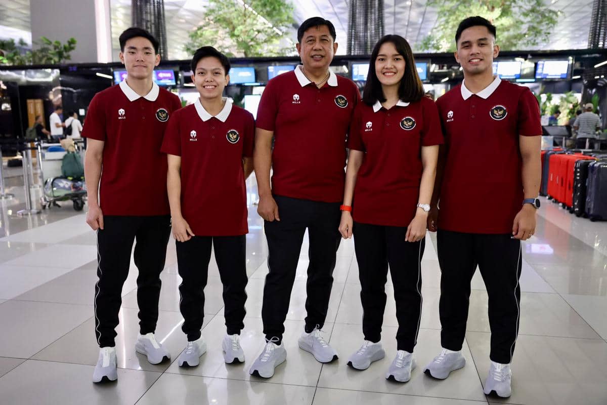 Nikolaus Joaquin/SIti Fadia Silva Ramadhanti, pelatih ganda campuran Nova Widianto, dan Amri Syahnawi/Nita Violina Marwah jelang keberangkat