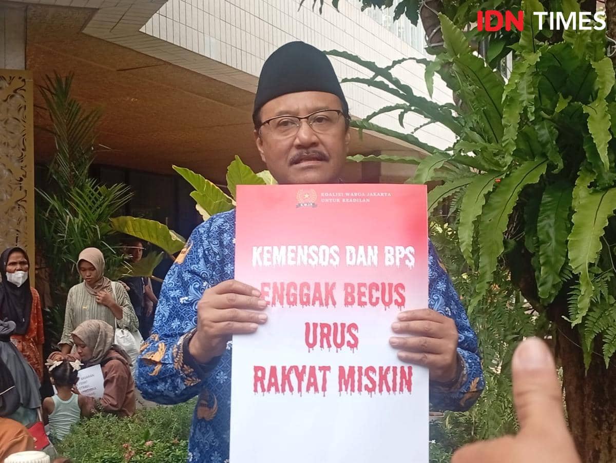 Momen Gus Ipul Bawa Poster Kemensos dan BPS Enggak Becus Urus Rakyat Miskin