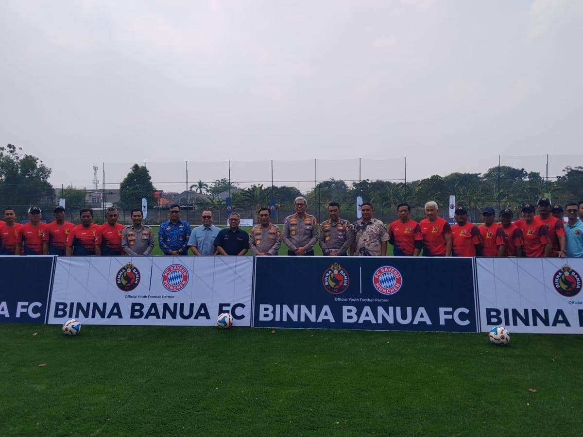 Lapangan sepak bola berstandar FIFA di kompleks Pusdik Lantas Polri dalam agenda peresmian oleh BBFC.