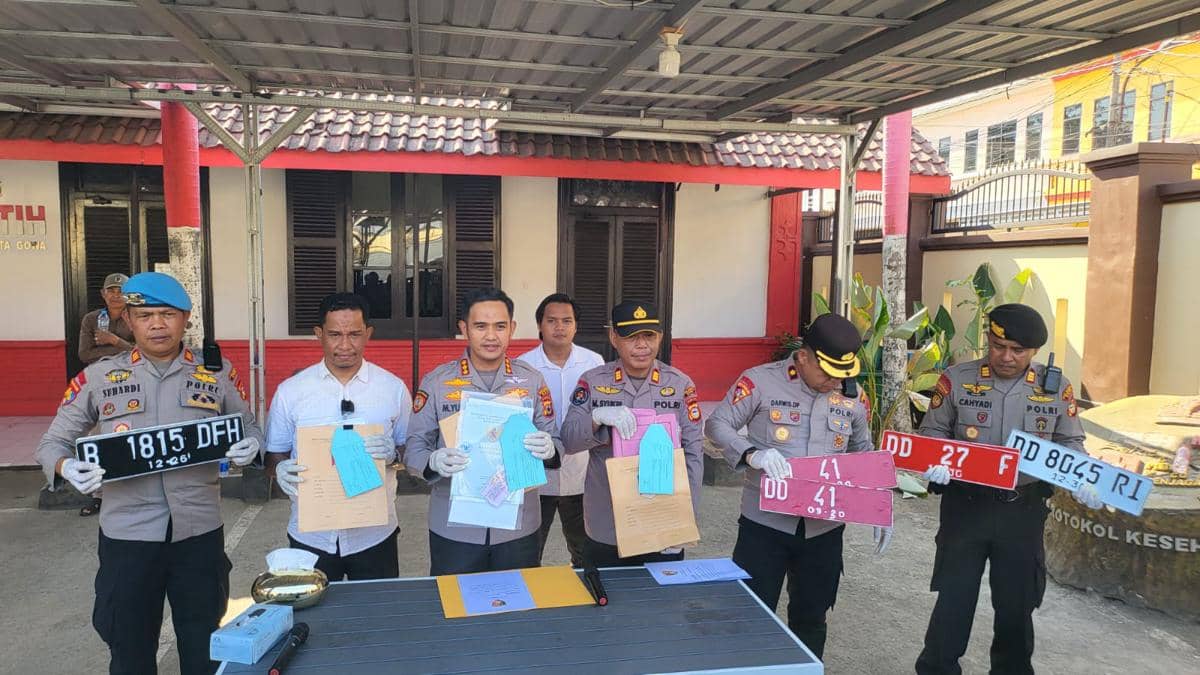 Polresta Gowa mengungkap kasus penggelapan mobil mewah yang melibatkan anggota DPRD Bantaeng, Kamis (17/9/2026). Dok. Istimewa