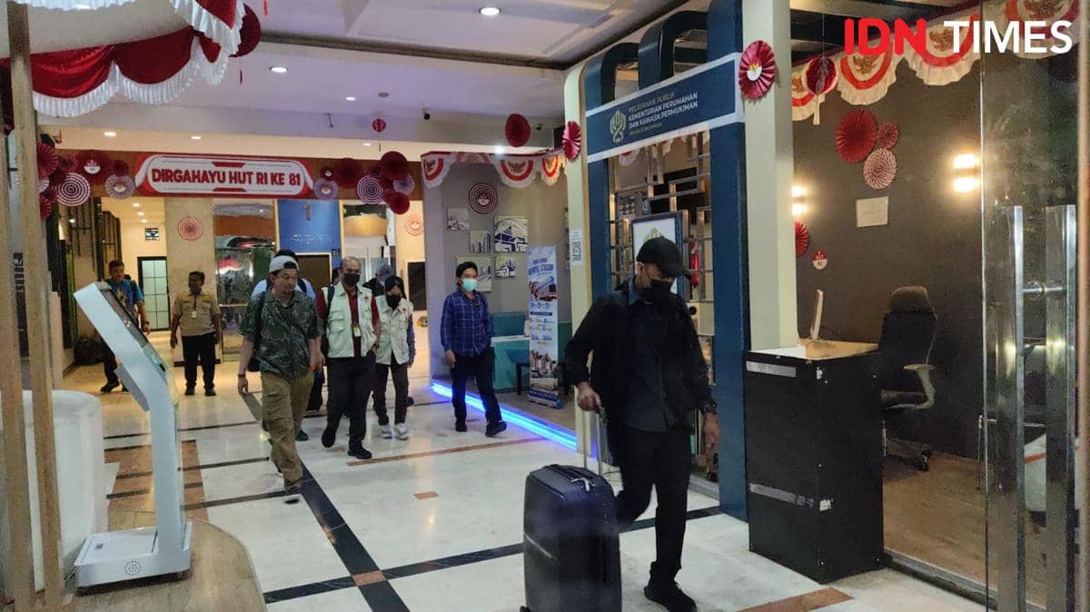 KPK Bawa 3 Koper Usai Geledah Ruangan Dirjen PPTR ATR/BPN