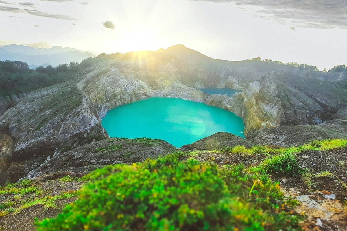 ilustrasi Gunung Kelimutu