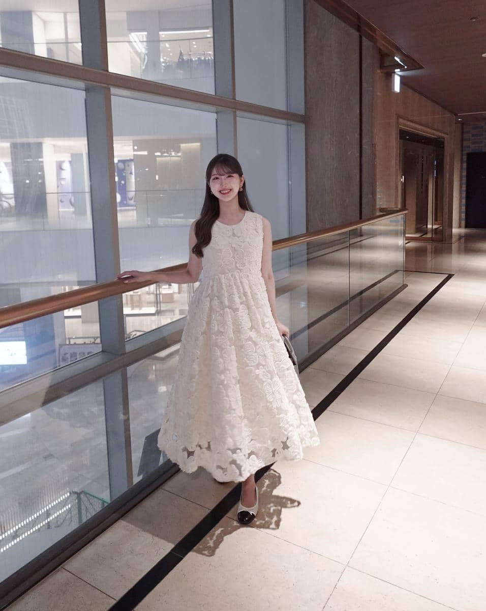 Kadowaki Reina mengenakan dress sebagai inspirasi OOTD dalam potret yang dibagikan melalui akun Instagramnya.