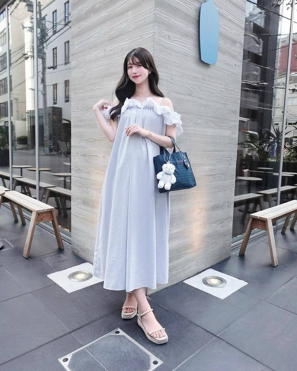 Kadowaki Reina mengenakan dress bergaya feminin sebagai inspirasi OOTD dalam unggahan akun Instagram pribadinya.